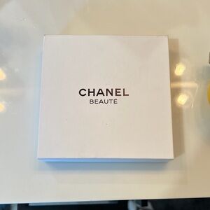 CHANEL Beauté White Cosmetic Box